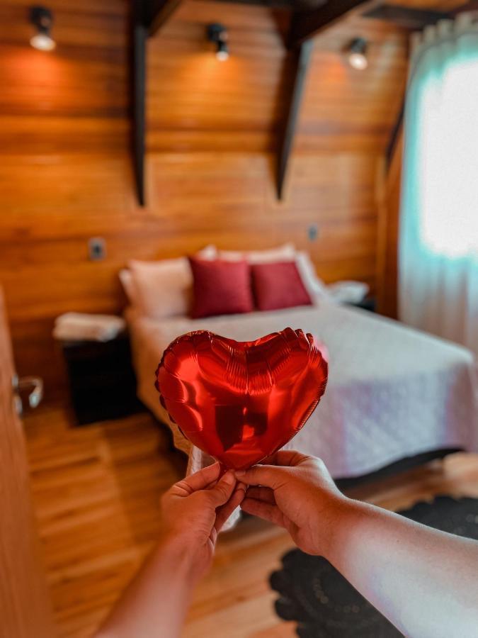 Chale Romantico Com Banheira De Hidromassagem E Lareira บง เฮทิโร ภายนอก รูปภาพ